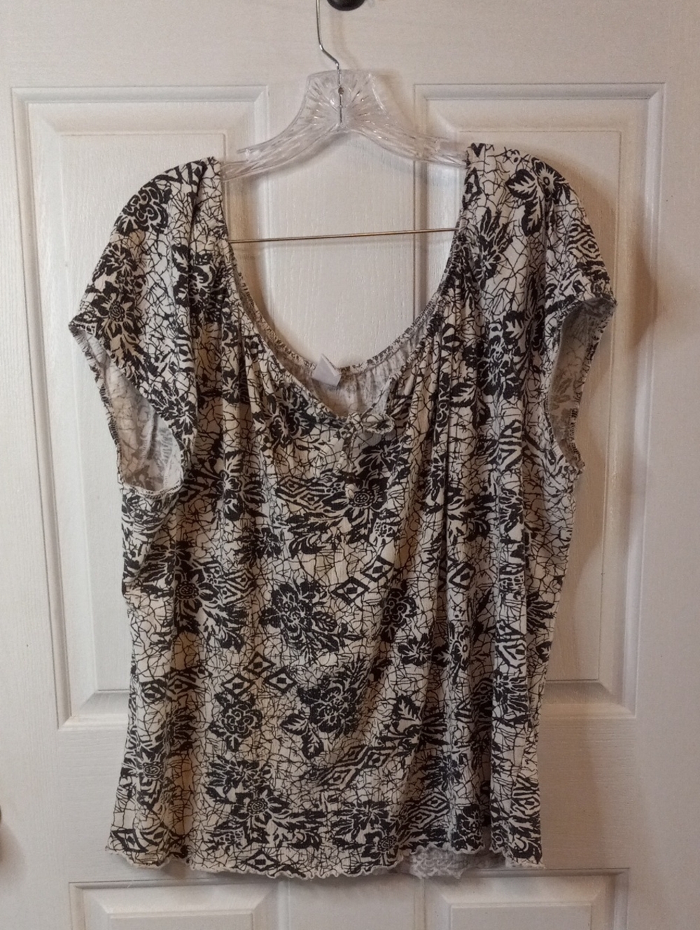 Bobbie Brooks black and white floral scoop neck top women's plus size 2x